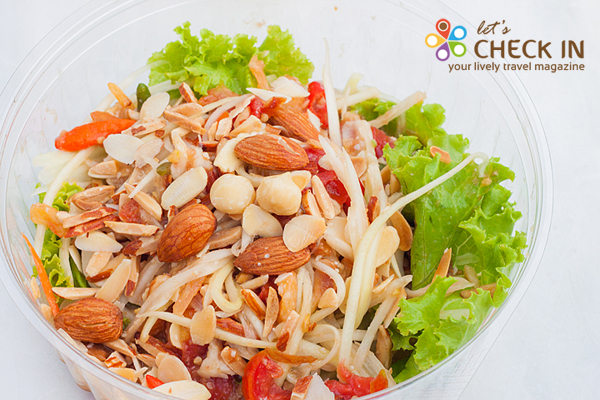 ส้มตำอัลมอนด์ มีทั้งอัลมอนด์และแมคคาเดเมีย แซ่บเว่อร์