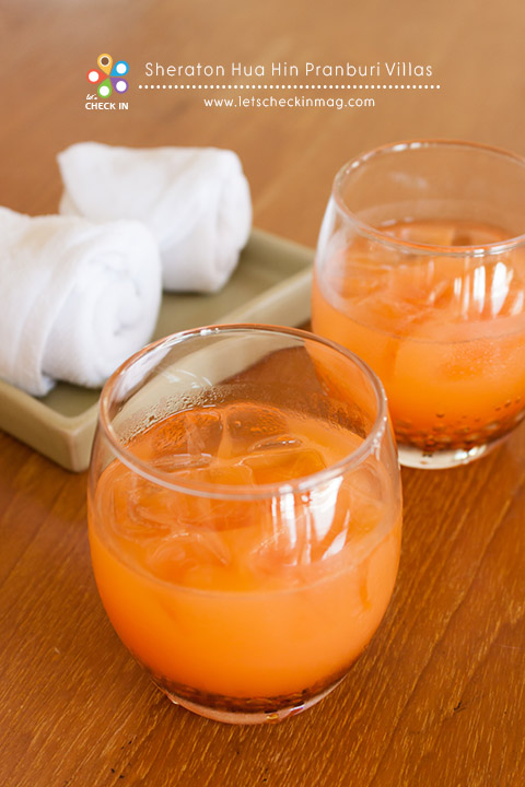 welcome drink น้ำผลไม้ที่มีสับปะรดเป็นหลัก เพราะว่าแถวปราณบุรีมีไร่สับปะรดอยู่เยอะ