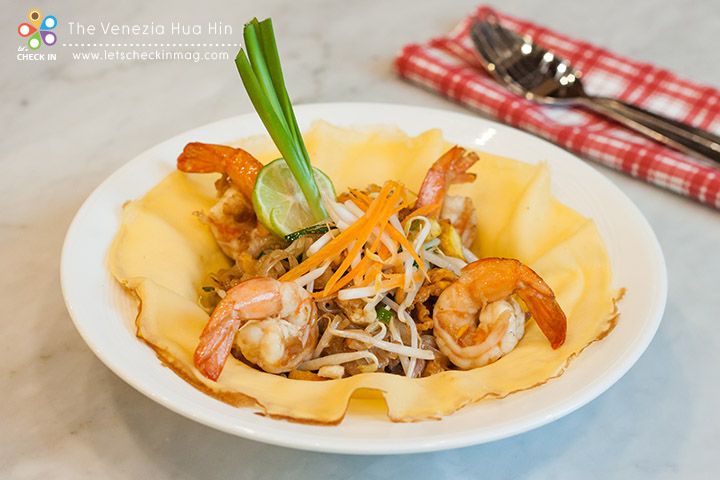 เครปผัดไทย ร้าน Cafe' in Town