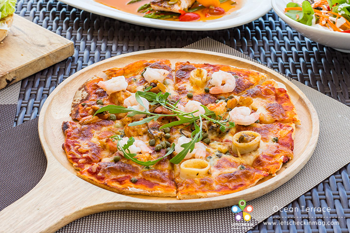 Ocean Seafood Pizza เมนูเด็ดขายดี พิซซ่าแป้งบางกรอบ หน้าซีฟู้ดจัดเต็มทั้งกุ้ง หอย และปลาหมึก