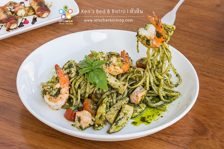 Linguine Salmon & Prawns with Pesto Sauce 