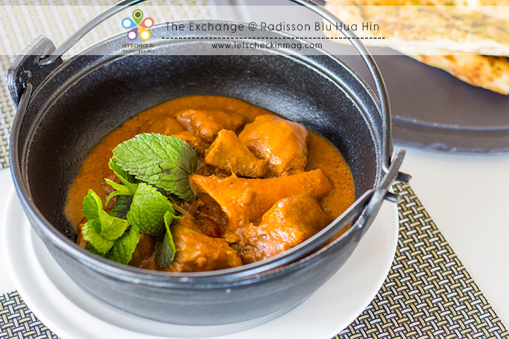 Mutton Rogan Josh จานนี้เป็นอาหารจากทางตอนเหนือของอินเดีย (แคชเมียร์) เนื้อแกะกับแกงหอมๆ ทานคู่นานหรือโรตีก็ดีไปหมด
