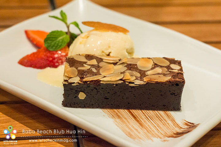 Chocolate Brownie เนื้อหนึบแน่น เต็มรสช็อคโกแลต หวานไม่มาก