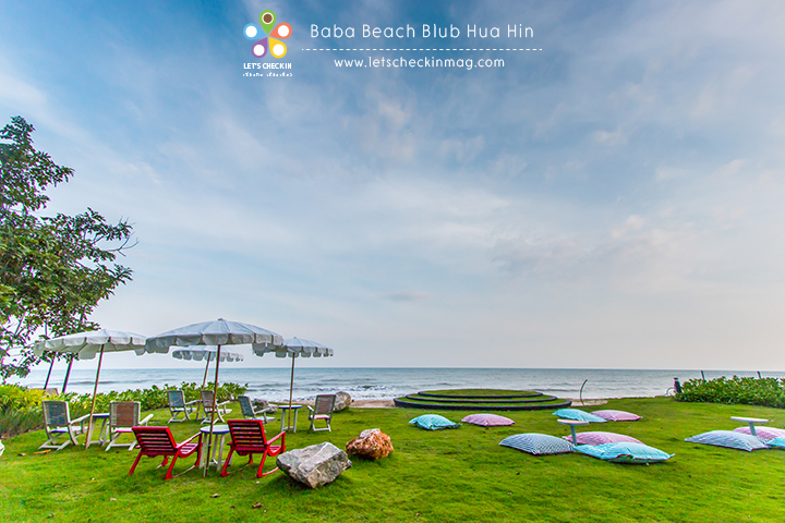 นอกจาก Baba Beach Restaurant แล้ว ที่นี่ยังมีห้องอาหารสวยๆ อีกแห่งคือ บ้านโชค ในส่วนของบ้านโชคก็จะมีพื้นที่เป็นสนามหญ้าสวยๆ ริมทะเล ไว้จัดอีเว้นท์ ปาร์ตี้ ต่างๆ ได้ด้วย