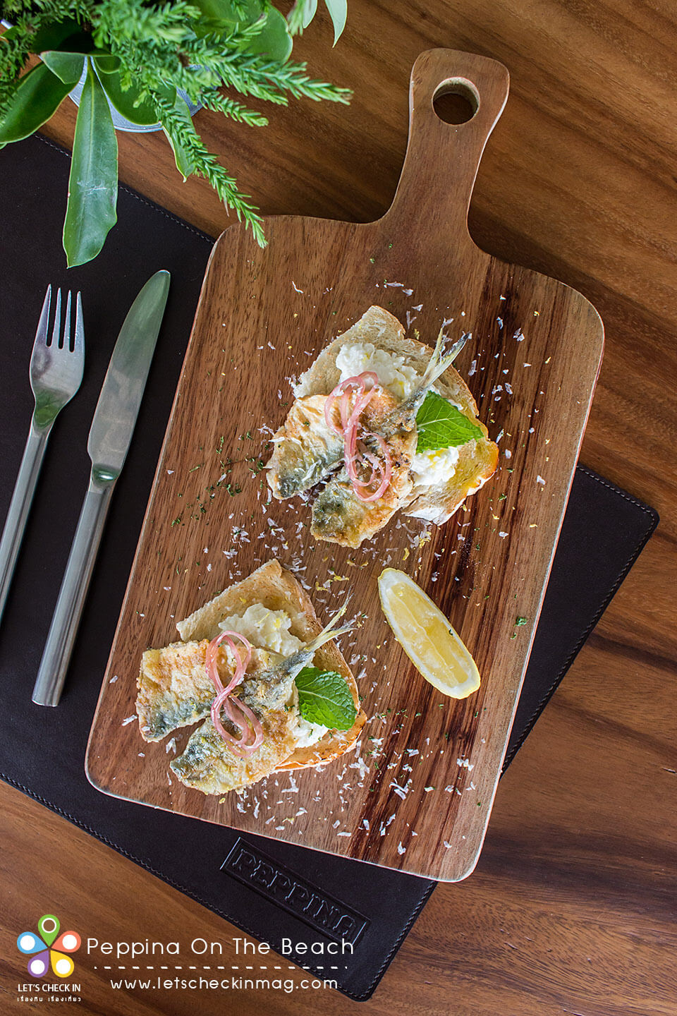 Seared Sardine จานนี้เป็น bruschette หน้าปลาทูและ stracciatella cheese 