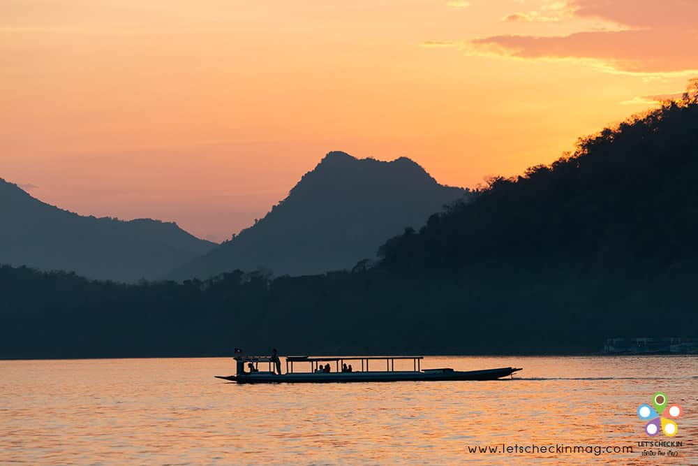 นั่งเรือล่องแม่น้ำโขง หลวงพระบาง